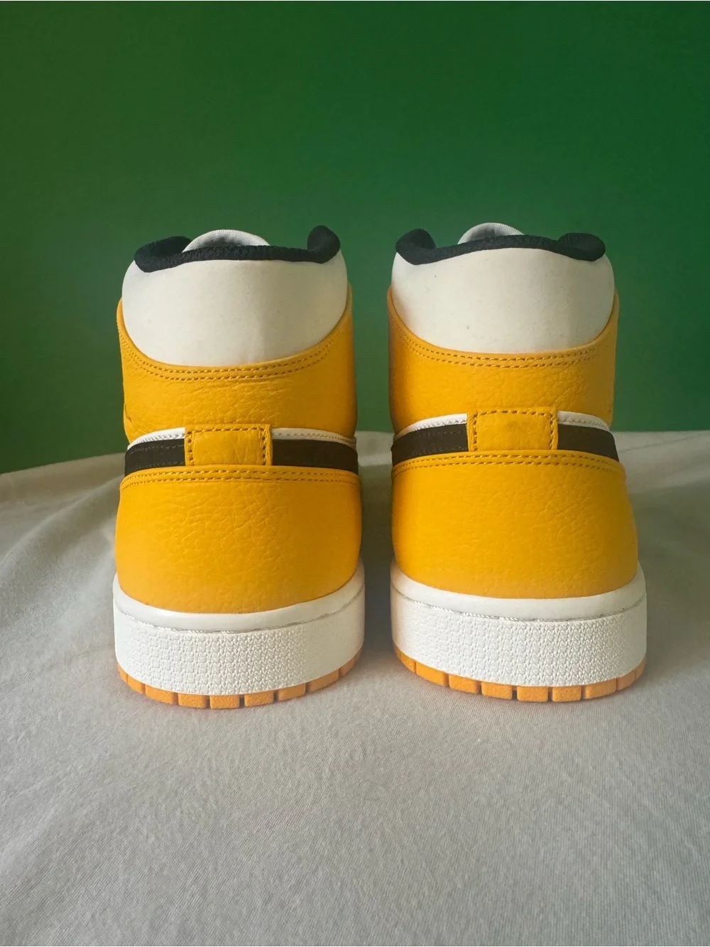 Jordan 1 mid lakers size 11.5